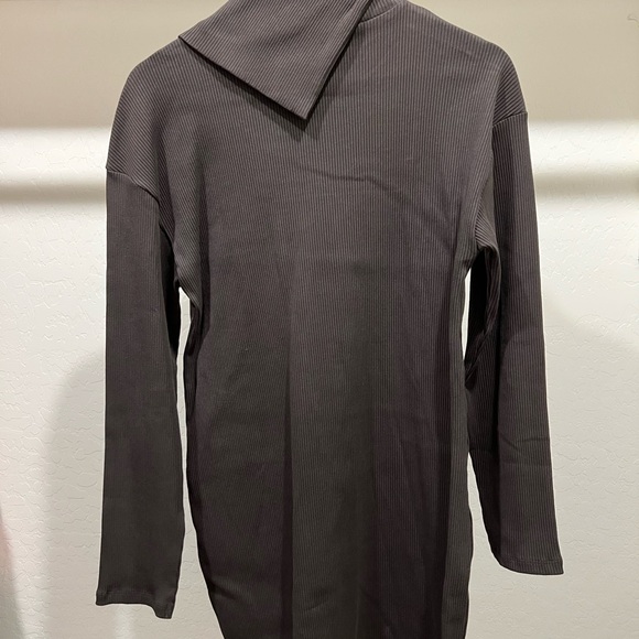 ZARA ASYMMETRIC COLLAR DRESS
TAUPE GRAY SMALL - Picture 2 of 4